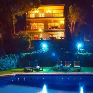 Сasa de vacaciones Con Piscina Privada Climatizada, Santa Susanna